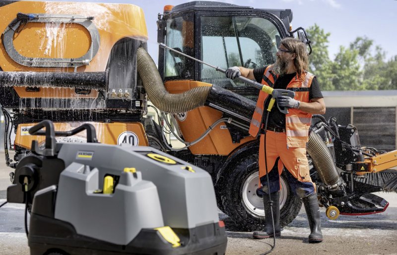 Aparat de spalat cu presiune si incalzire a apei KARCHER HDS 8/18-4CXA