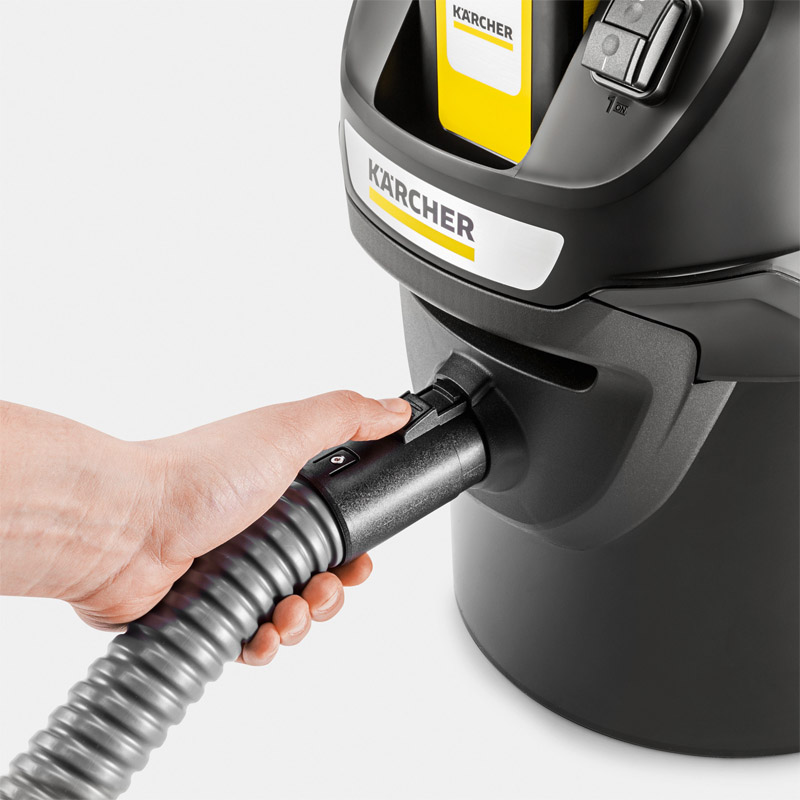 Aspirator uscat si pentru cenusa Karcher, tip AD2 Battery SOLO (fara incarcator si baterie)