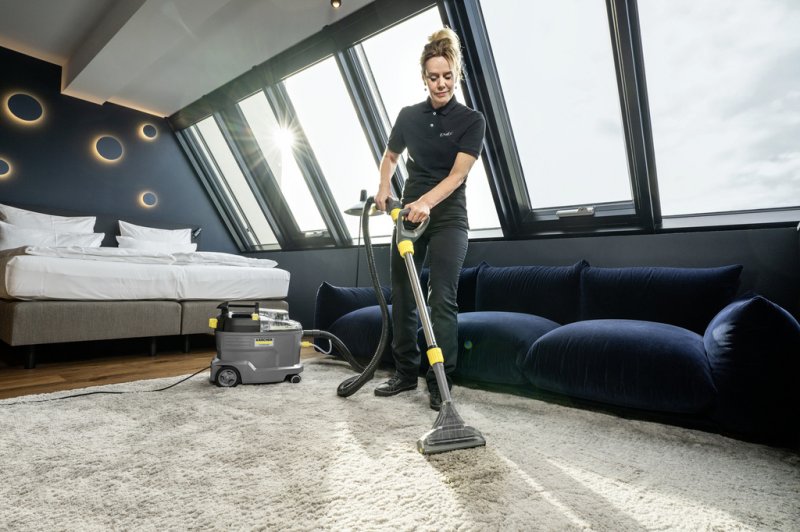 Aspirator cu spalare Karcher Puzzi8/1 C, duza de podea