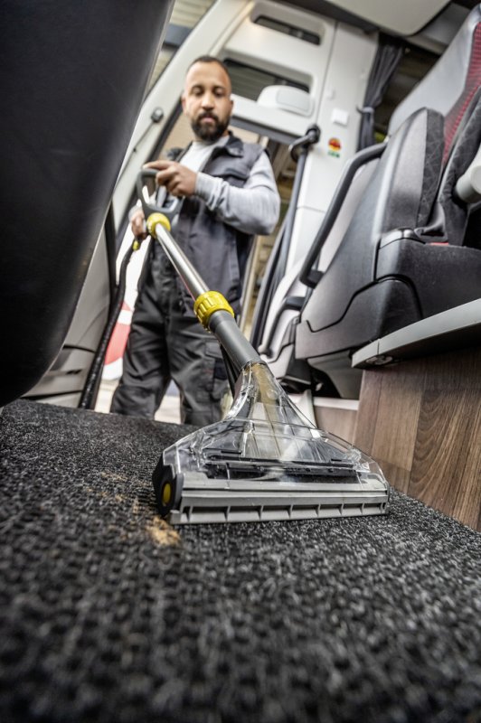 Aspirator cu spalare Karcher Puzzi8/1 C, duza de podea