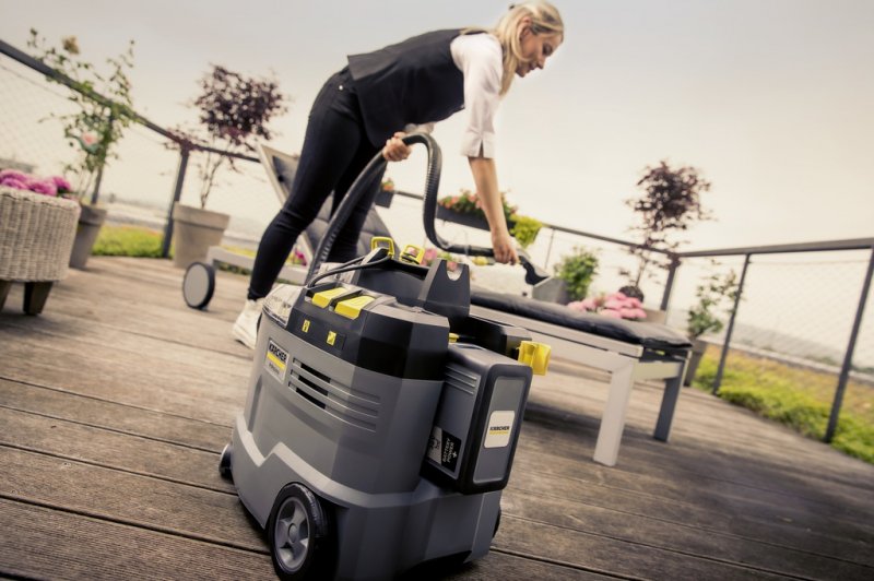 Aspirator cu spalare profesional cu acumulatori 36V, SOLO, Karcher Puzzi 9/1 Bp
