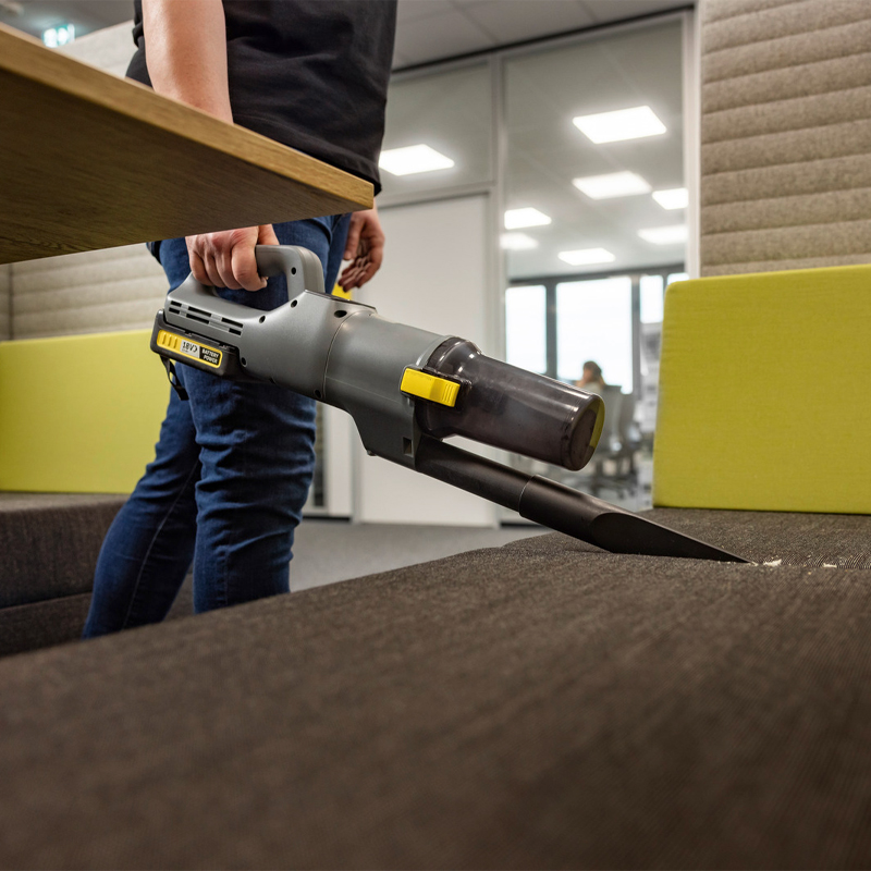 Aspirator vertical compatibil cu acumulator 18V, Kärcher, tip LVS1/1Bp, SOLO (fara incarcator si acumulatori) Aspirator vertical compatibil cu acumulator 18V, Kärcher, tip LVS1/1Bp, SOLO (fara incarcator si acumulatori)