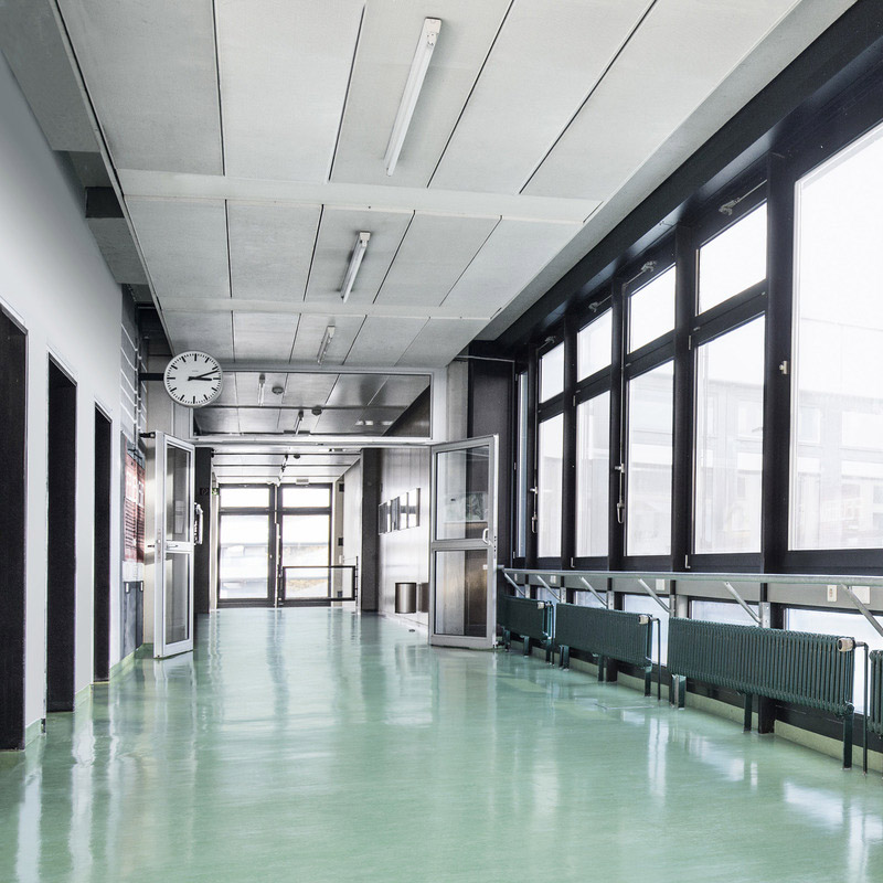 Masina de frecat/aspirat cu acumulatori Karcher BR 45/22 C Bp Pack Go!Further, cadou include detergent pardoseală RM 69 N - 5 litri si filtru protectie 