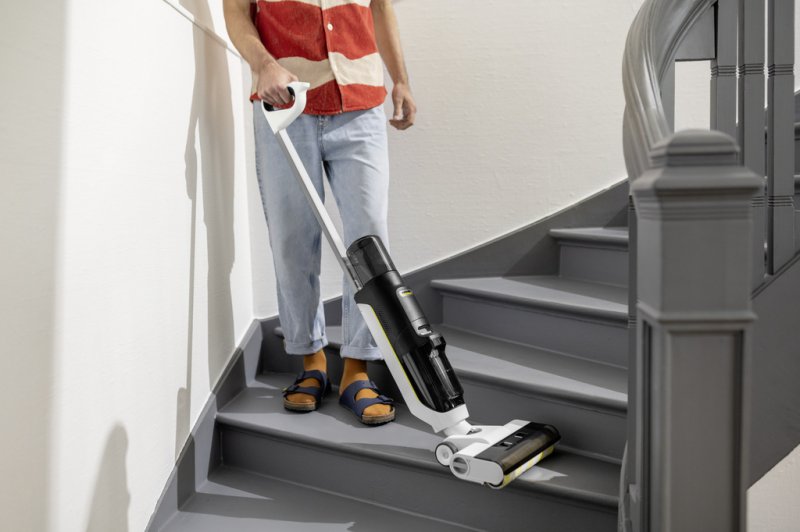 Mop si aspirator cu acumulator 18V, rola 240mm, Karcher FCV 3 Extra+